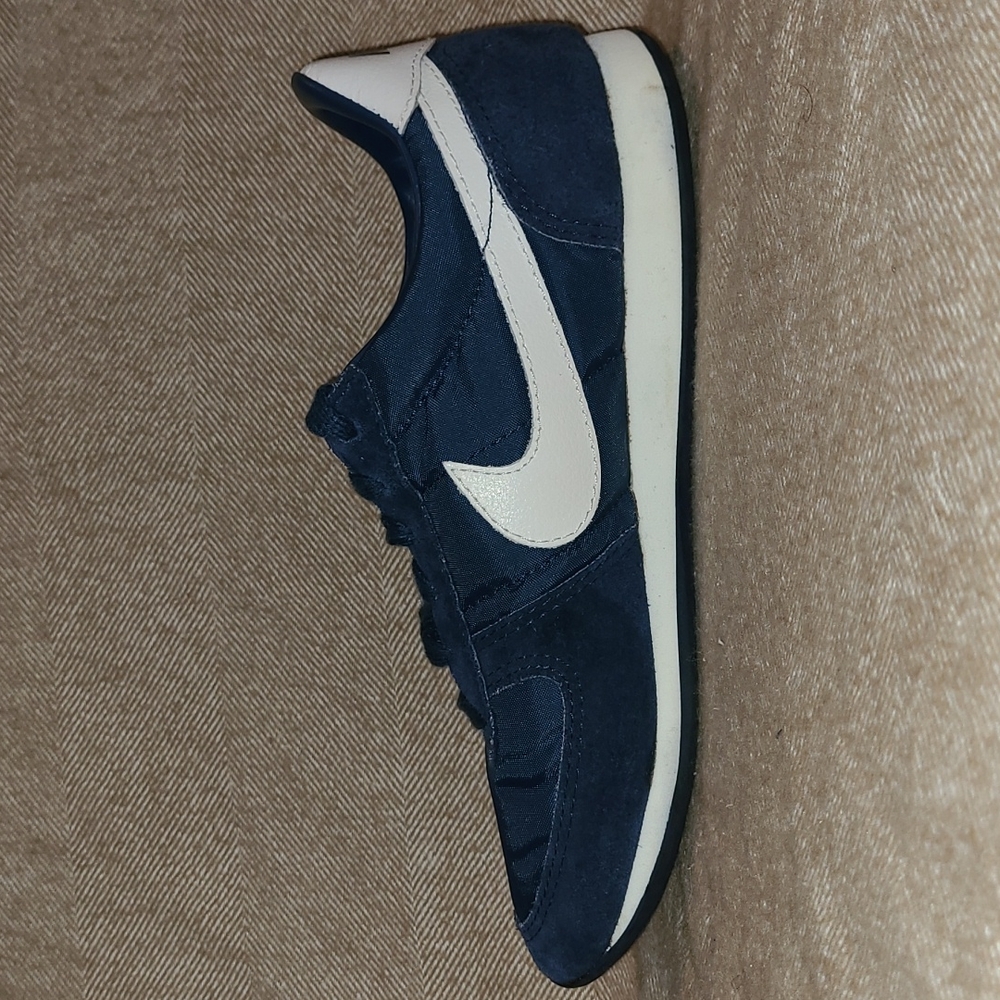 Nike Vintage 1985 Rio Trainers in LIKE NEW condition - Picture 3 of 10